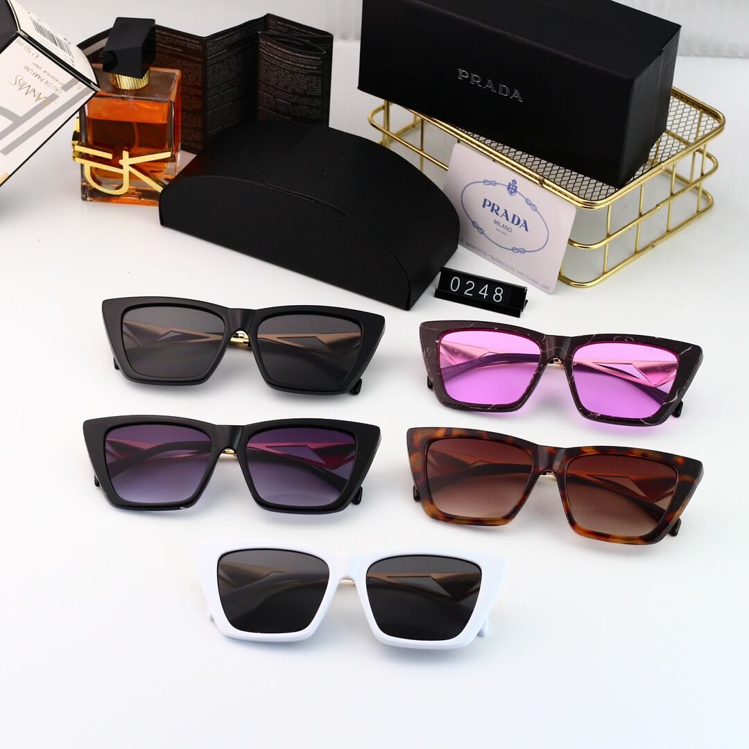 Elegantes gafas de sol con patillas huecas de metal