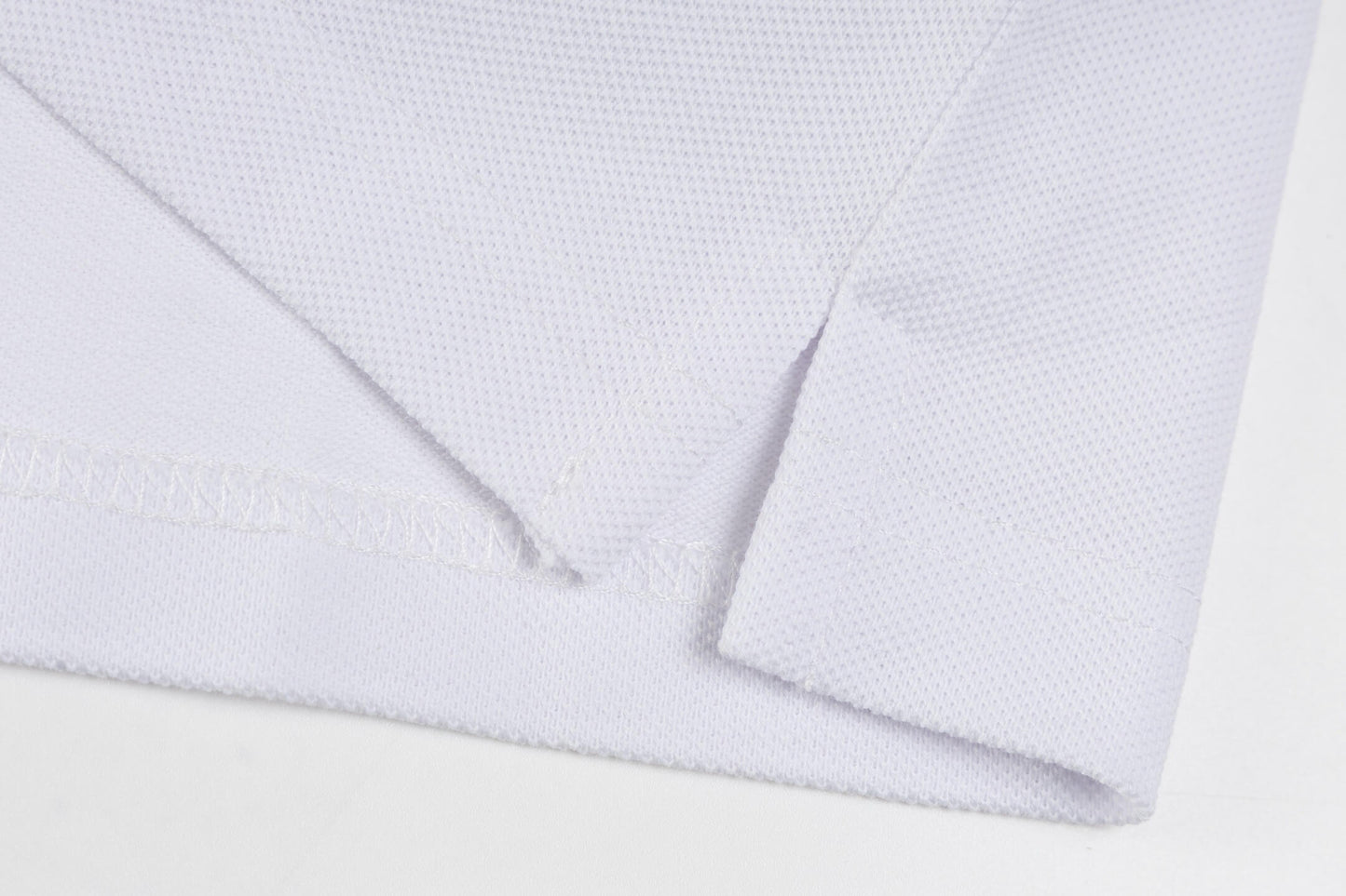 Polo à rayures et coutures