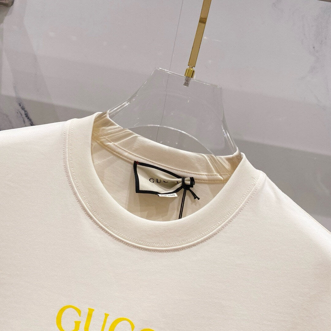 Camiseta de rayas en las mangas