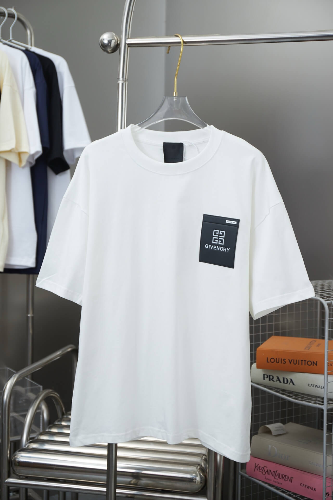 T-shirt à poche métallique avec lettres