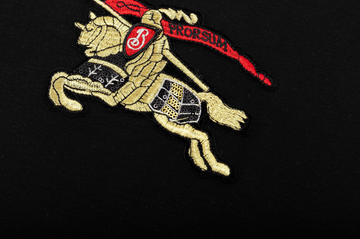 T-shirt avec motif de broderie chevalier