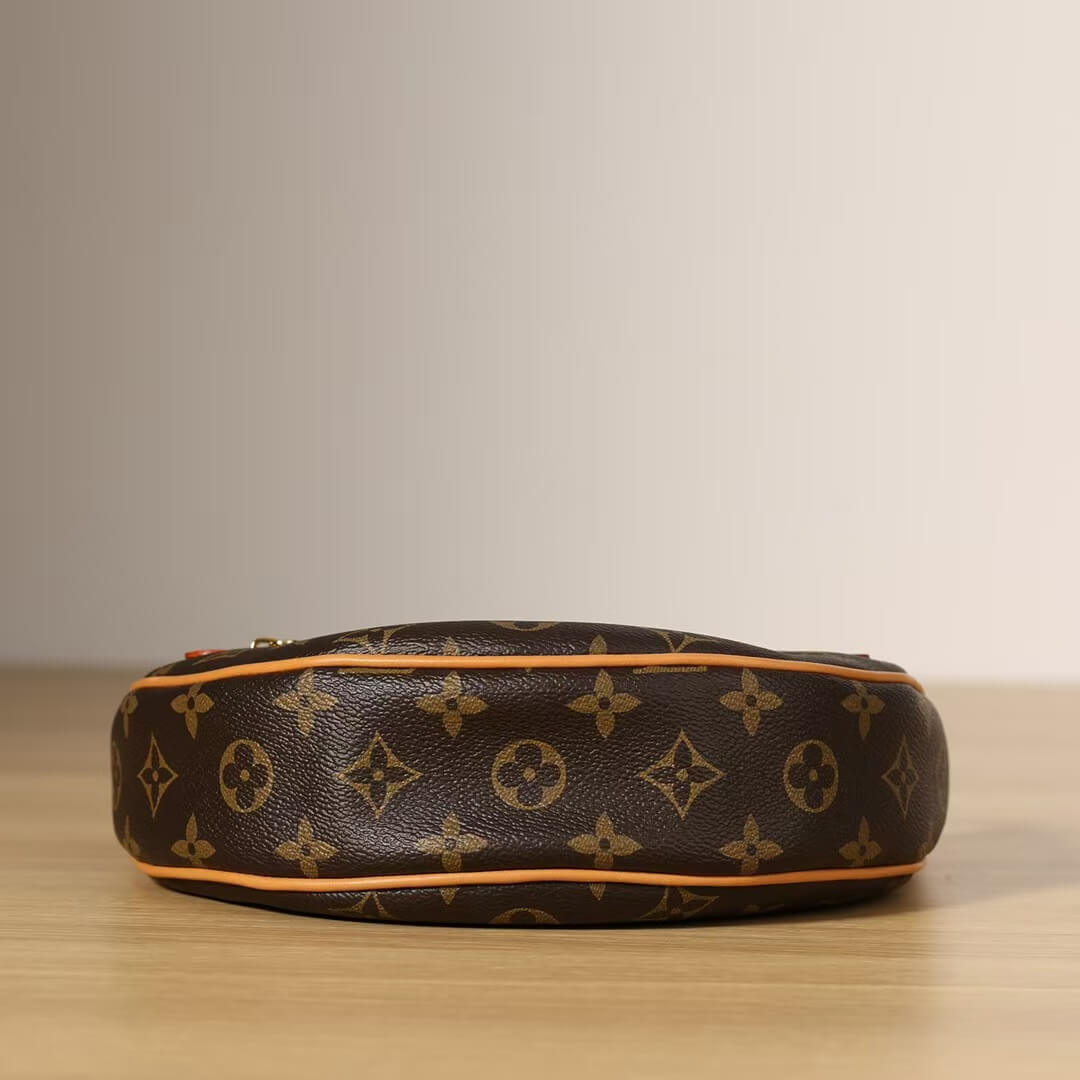 Bolso de hombro clásico con monograma de luna