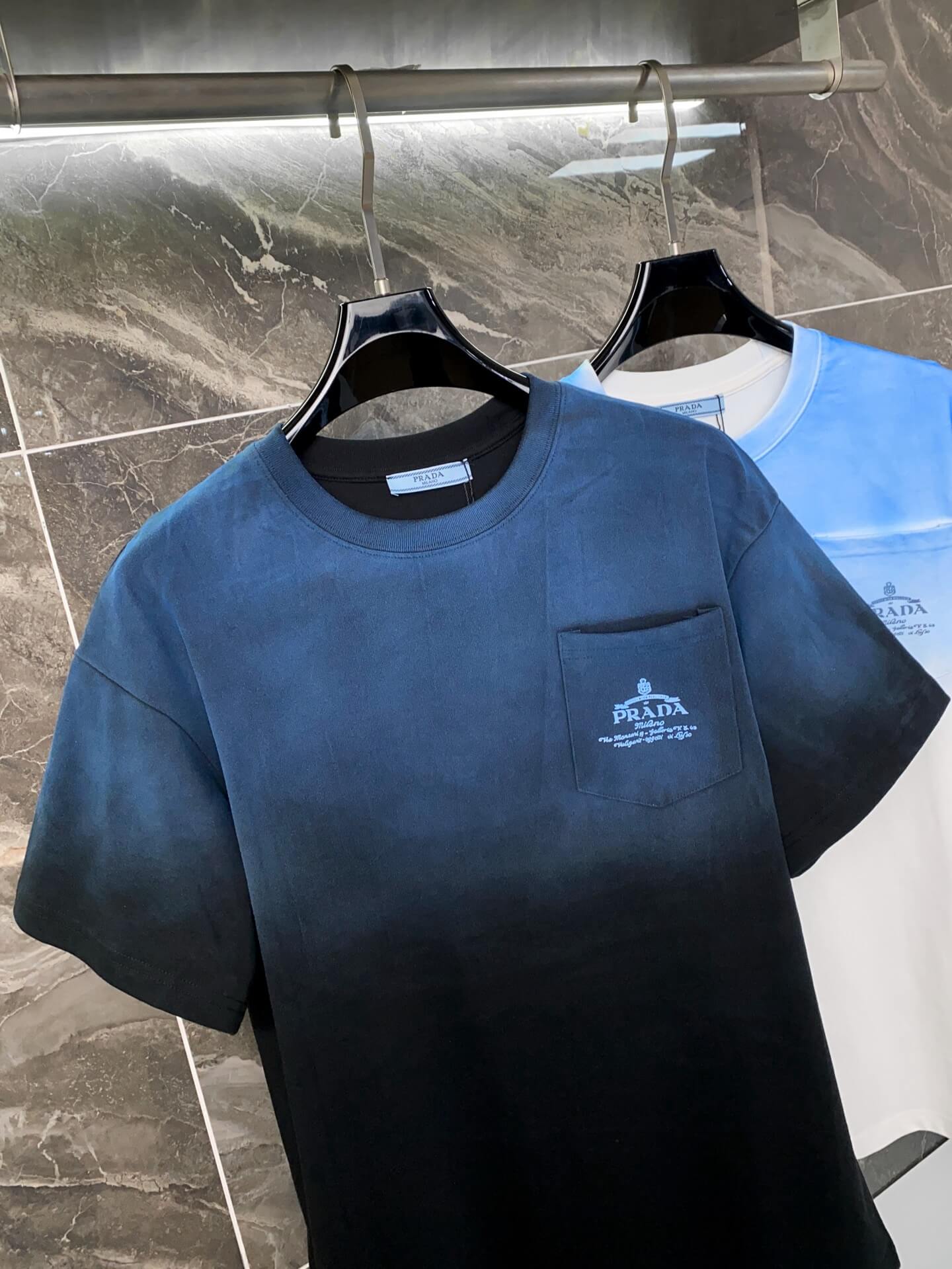 Camiseta con diseño degradado