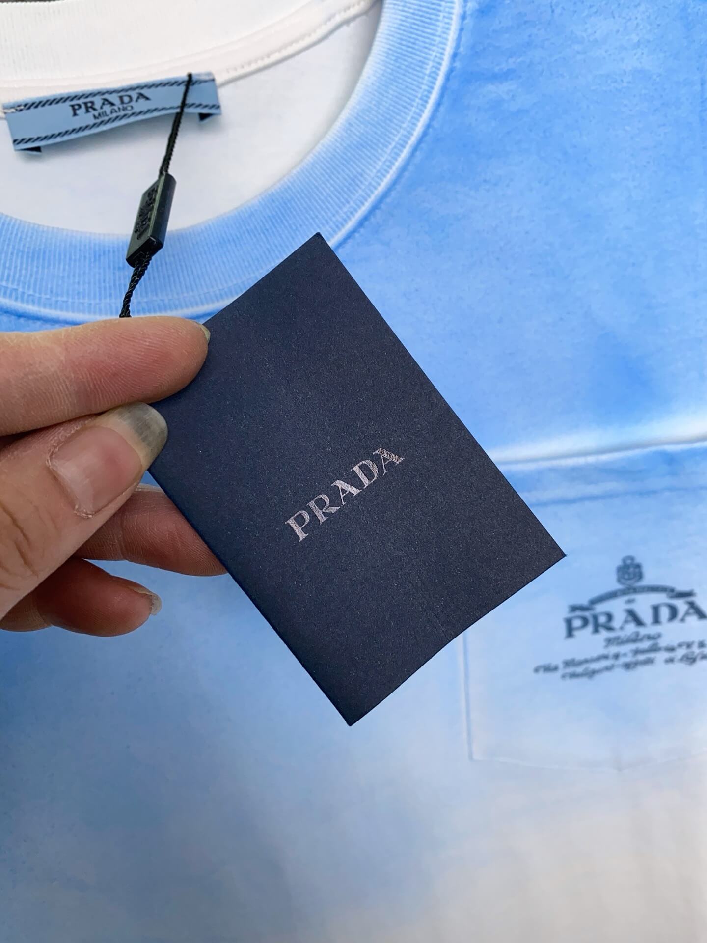 Camiseta con diseño degradado