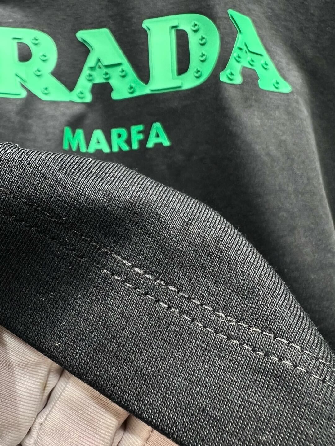 Camiseta gráfica de silicona verde