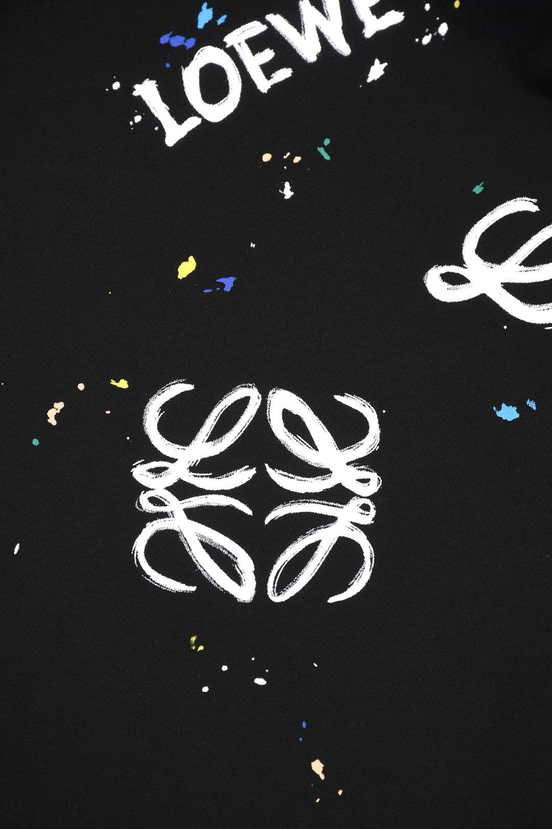 T-shirt graphique avec lettres dessinées à la main