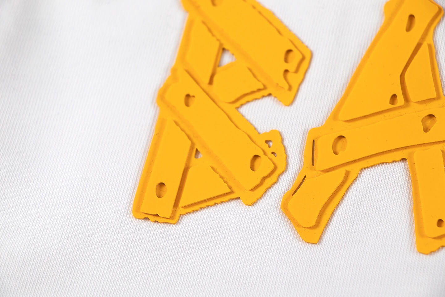Camiseta con diseño de letras de silicona