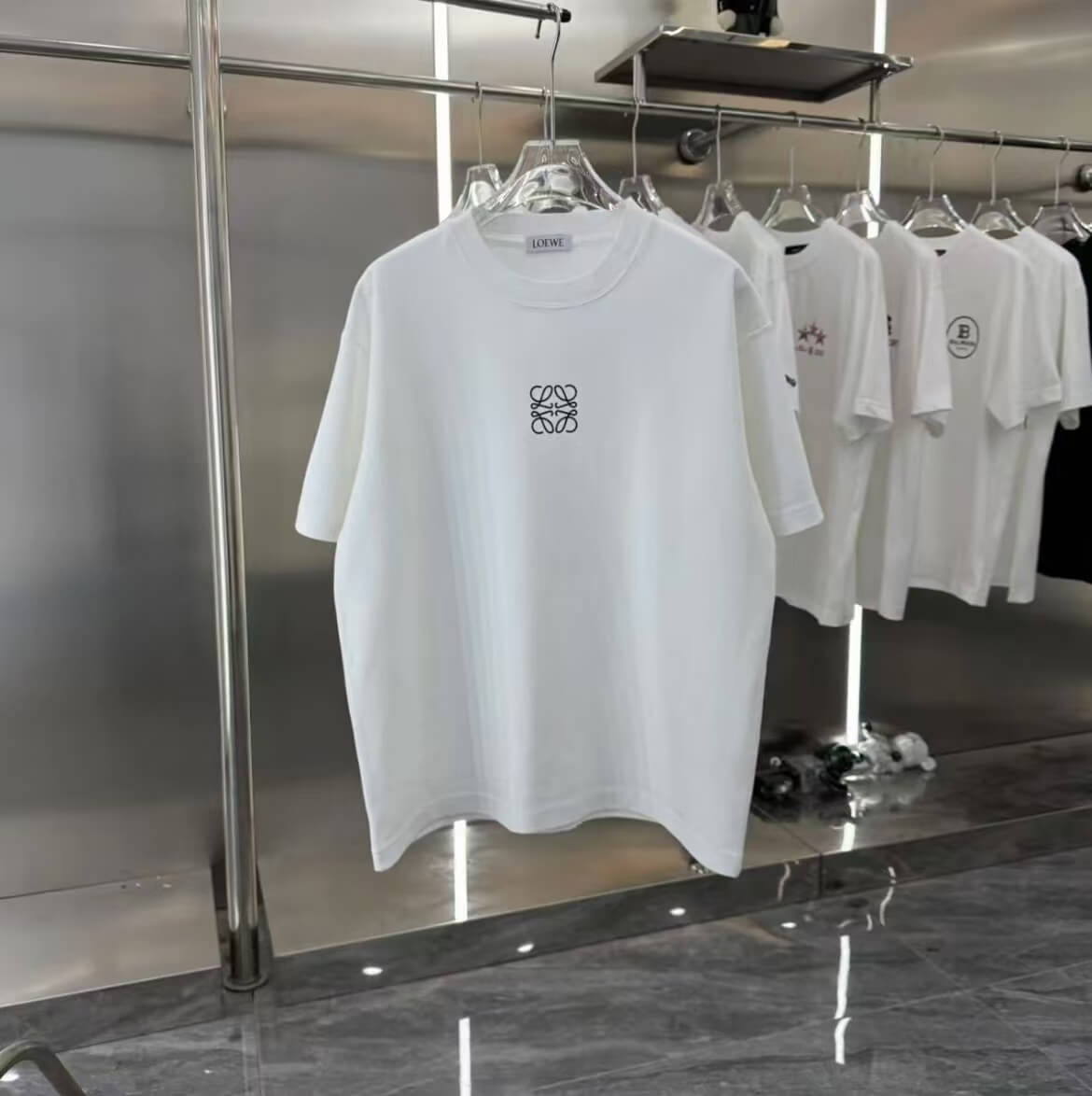 T-shirt au design unique gravé au laser
