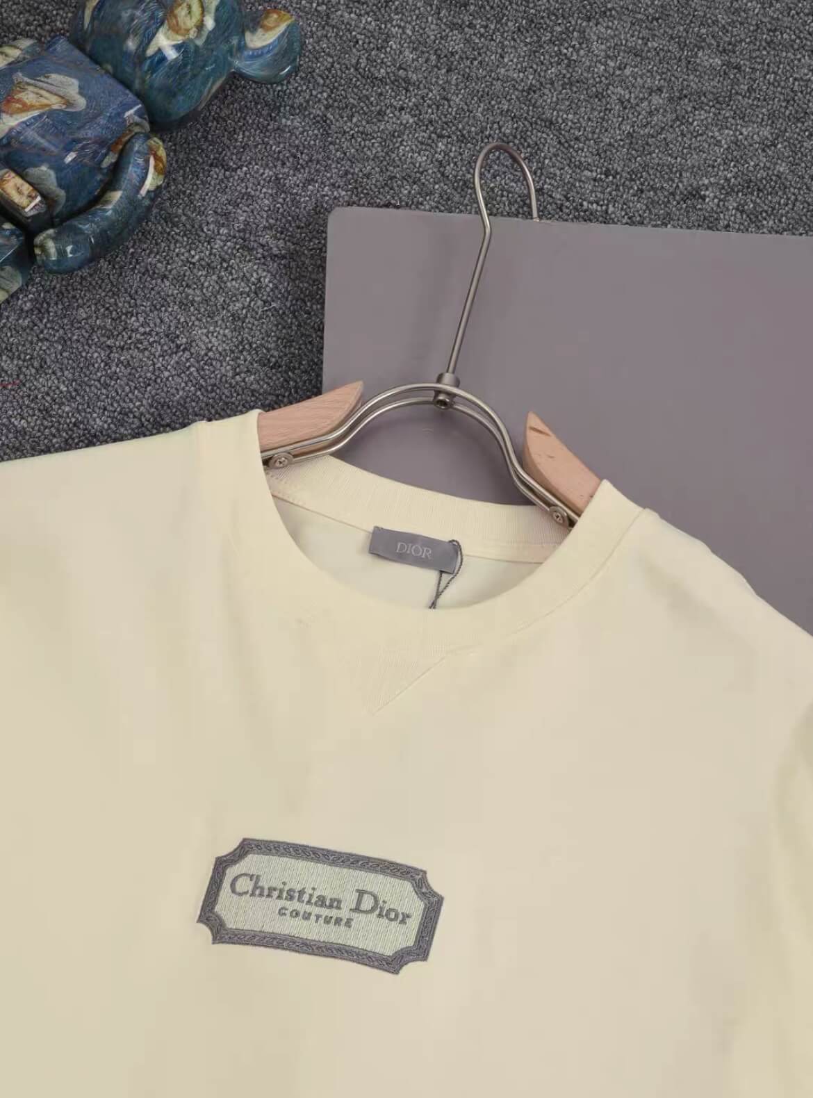Camiseta clásica con bordado
