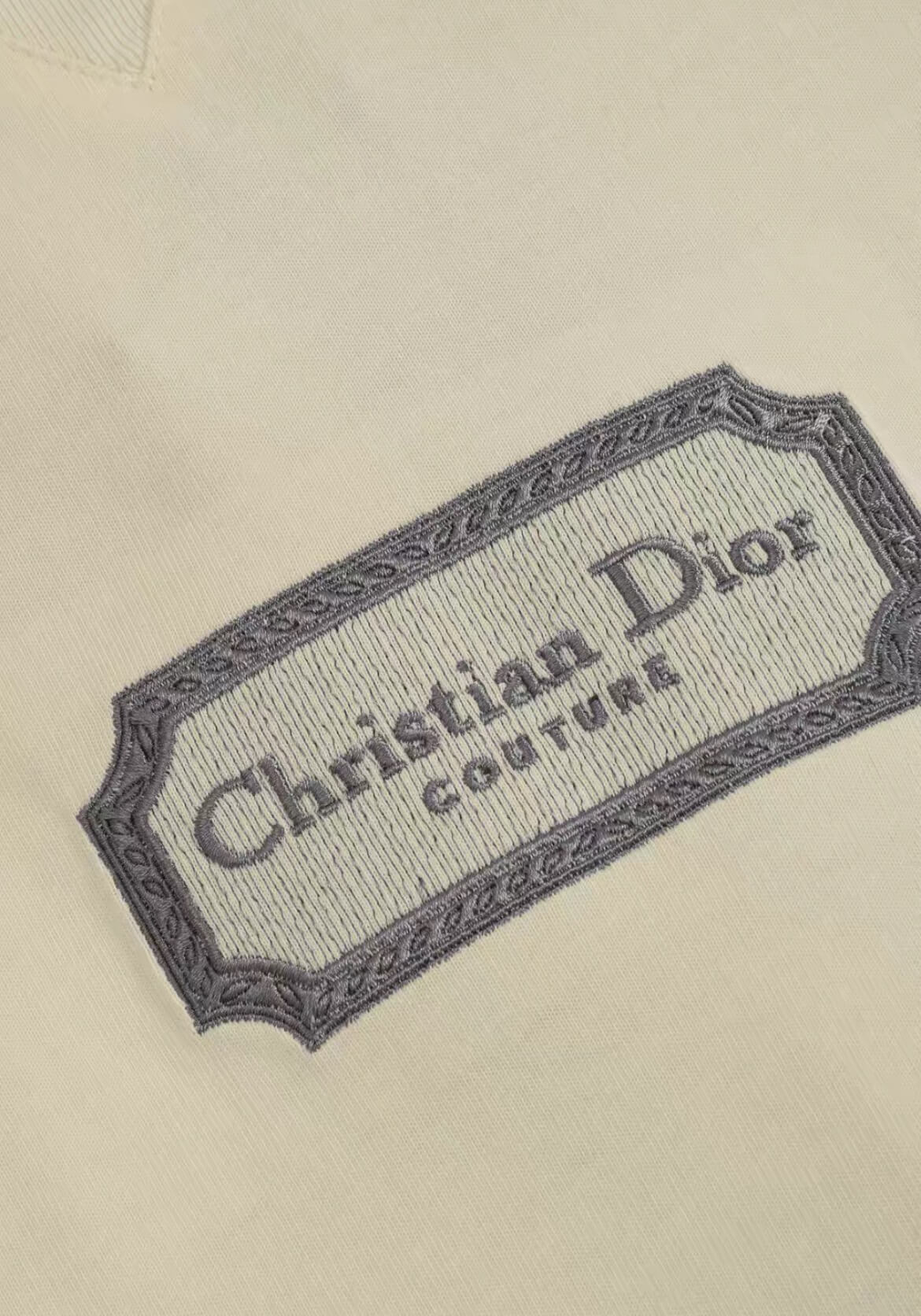 Camiseta clásica con bordado