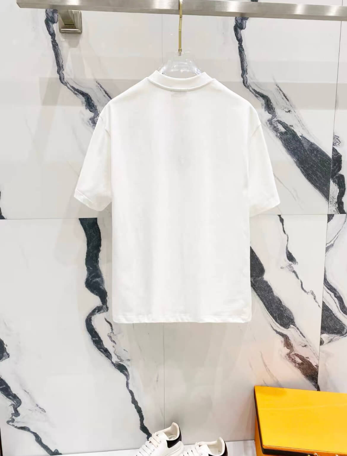 Camiseta clásica con bordado