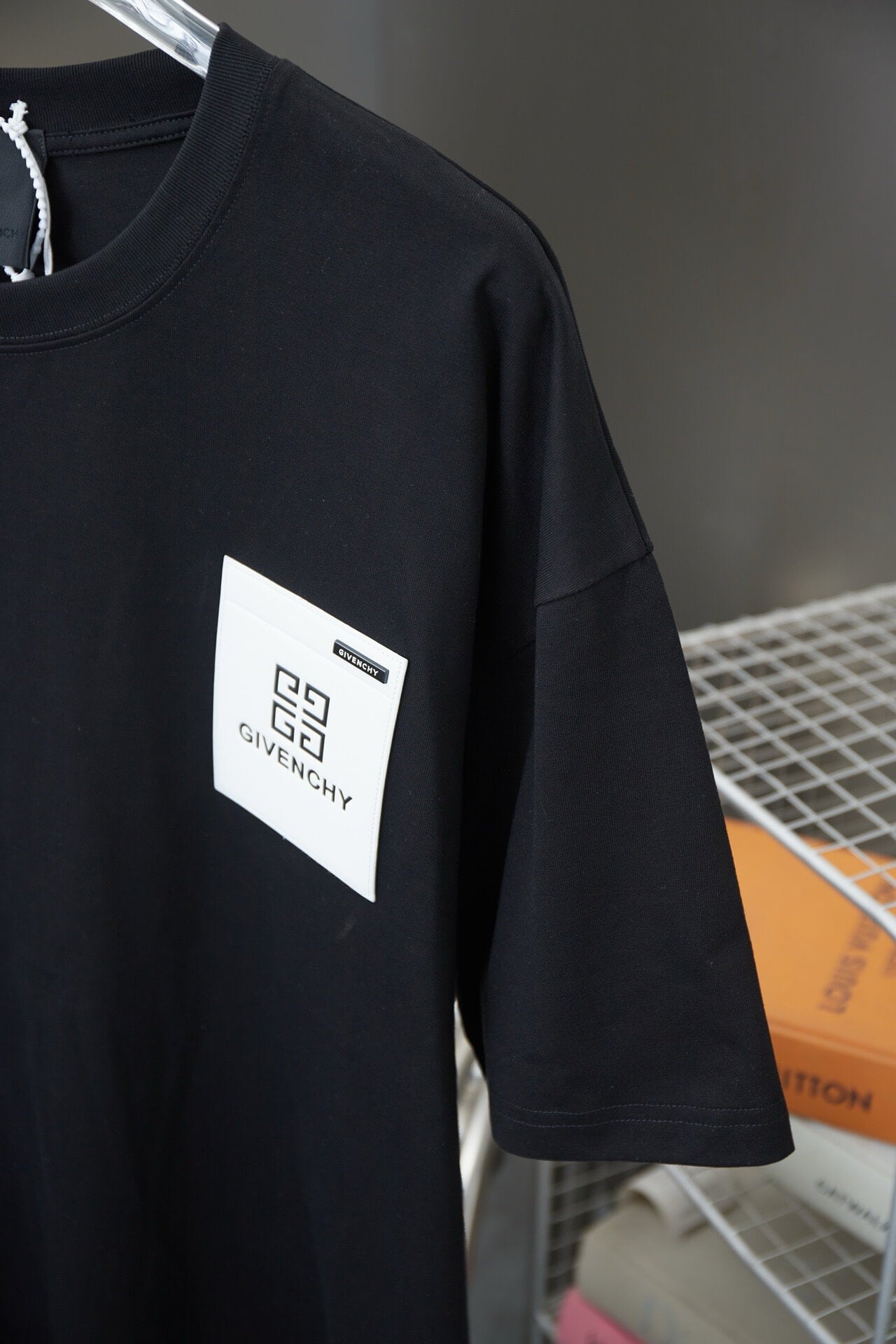 T-shirt à poche métallique avec lettres