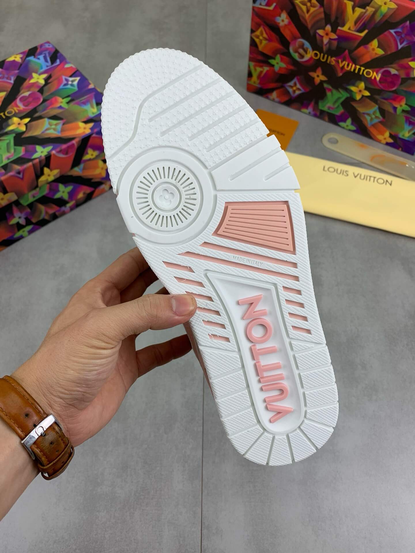 Zapatillas con cordones rosas