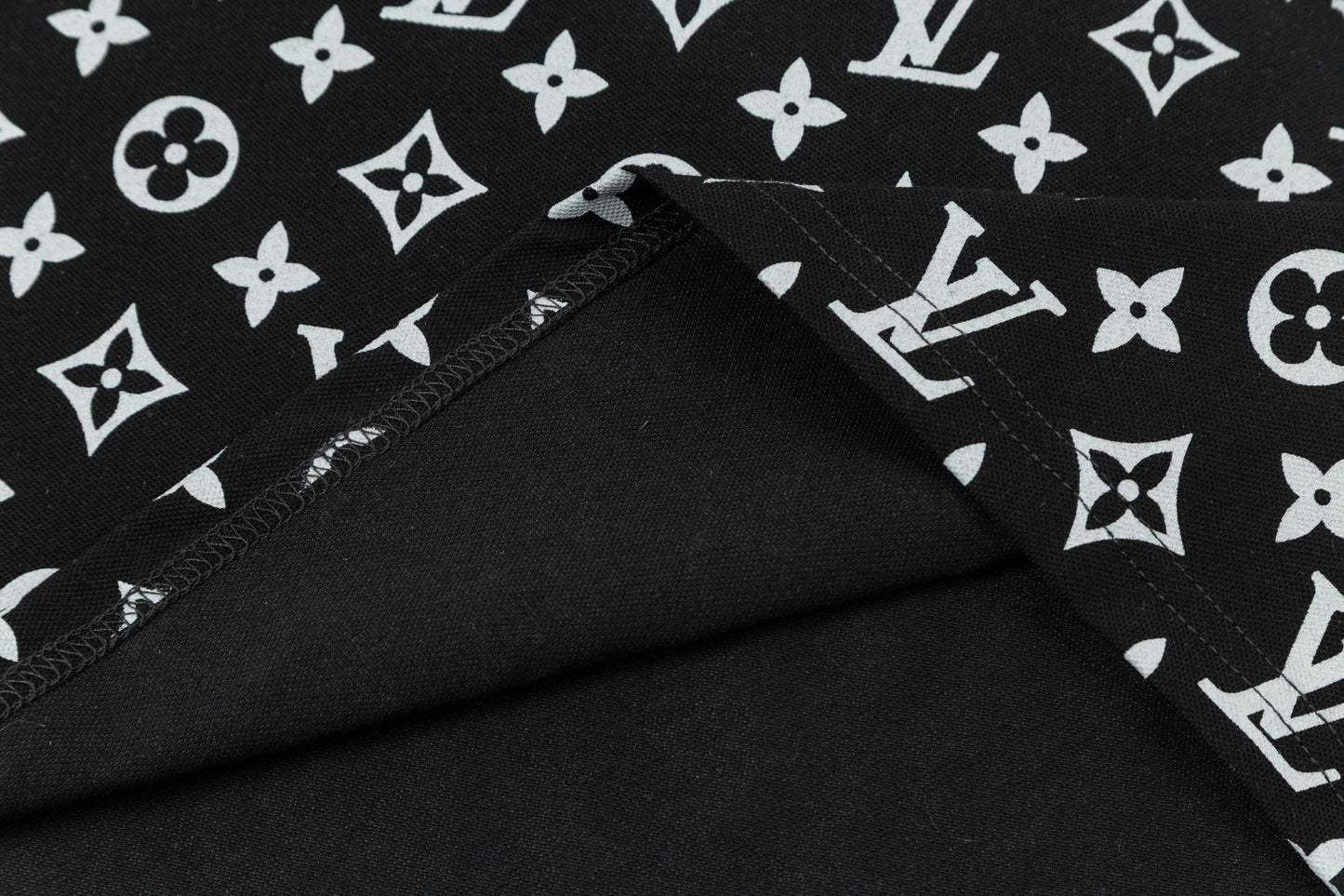 Polo con estampado completo de medio cuerpo