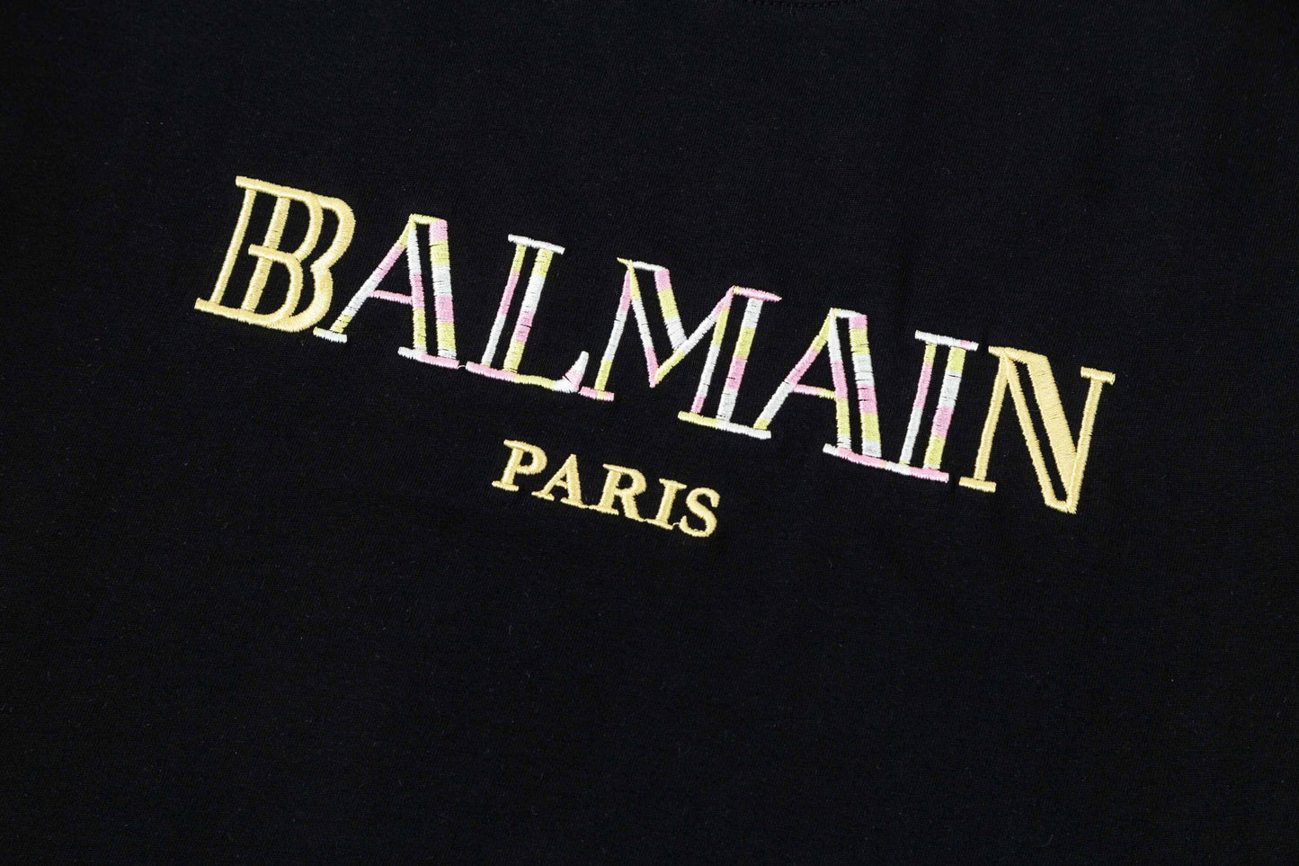 Camiseta con bordado de letras