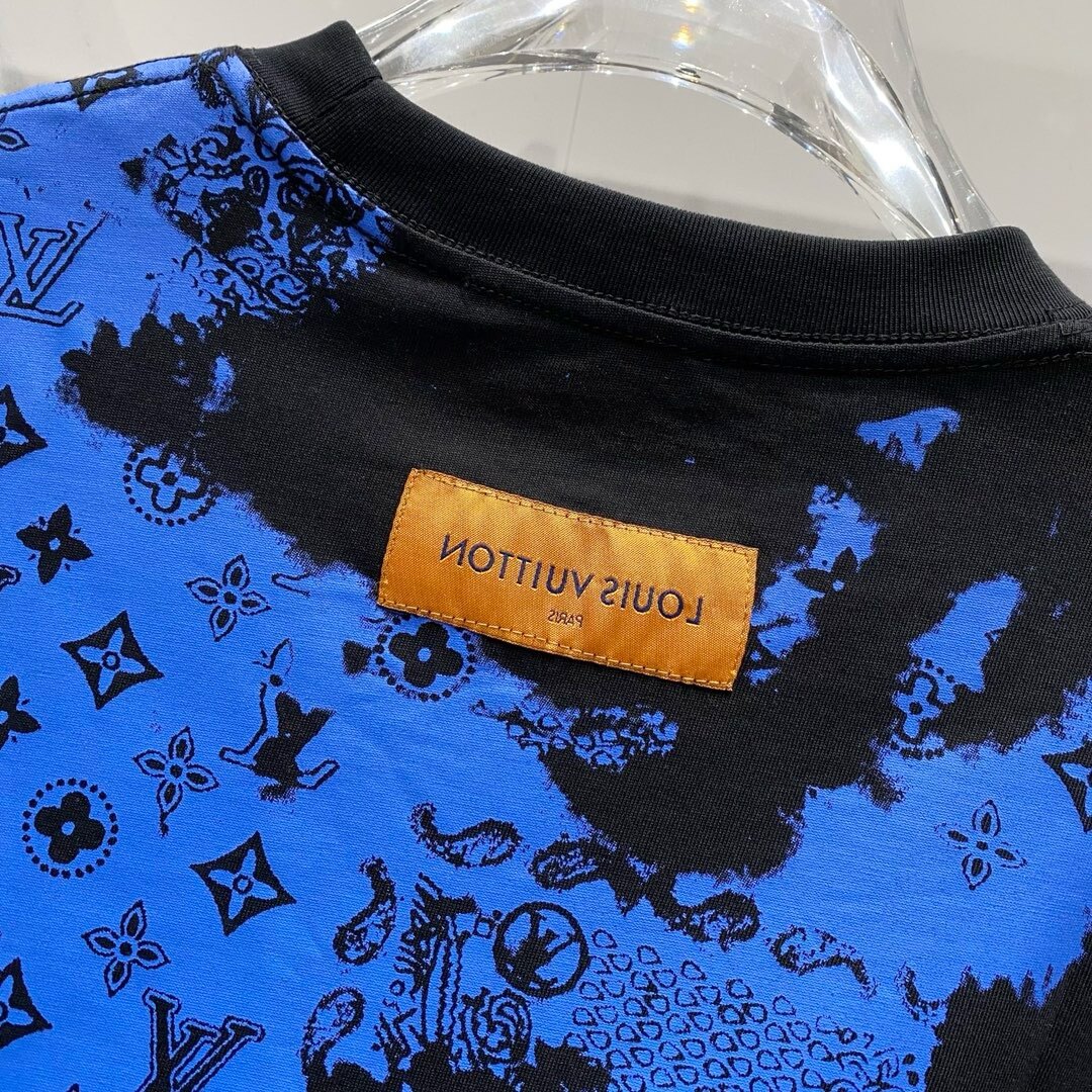 T-shirt imprimé bleu Rendering
