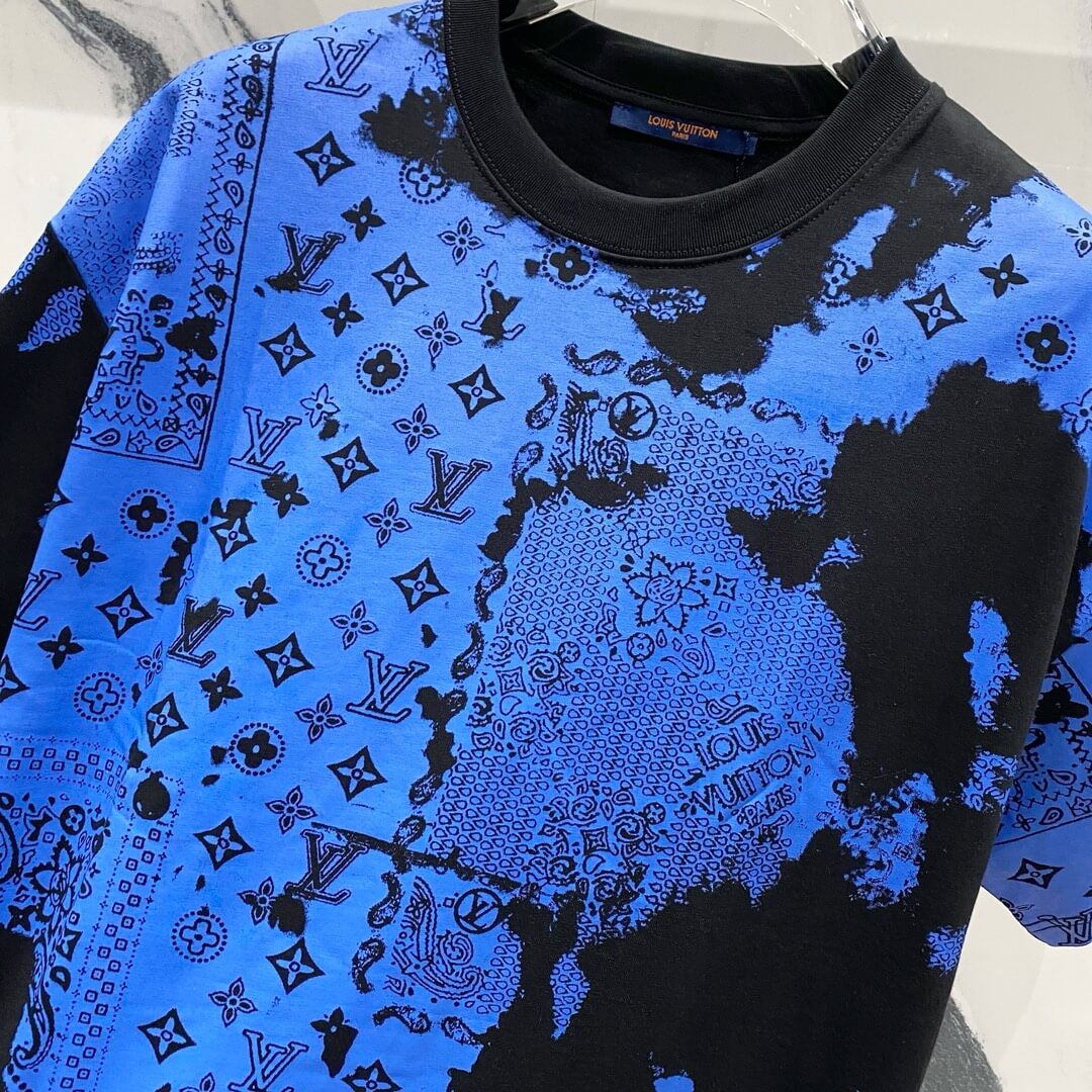 T-shirt imprimé bleu Rendering
