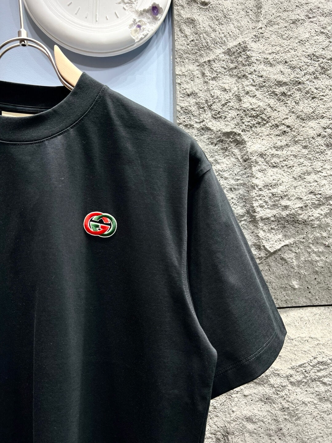 Nueva camiseta con bordado de doble G