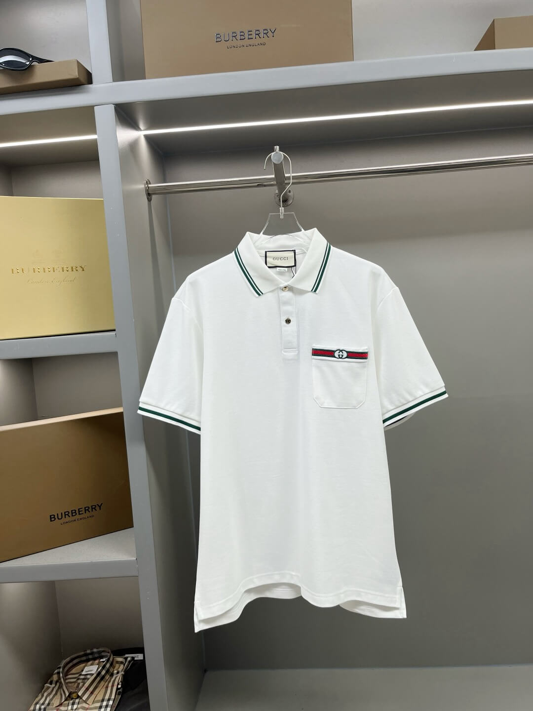 Nueva camisa polo con bolsillo bordado