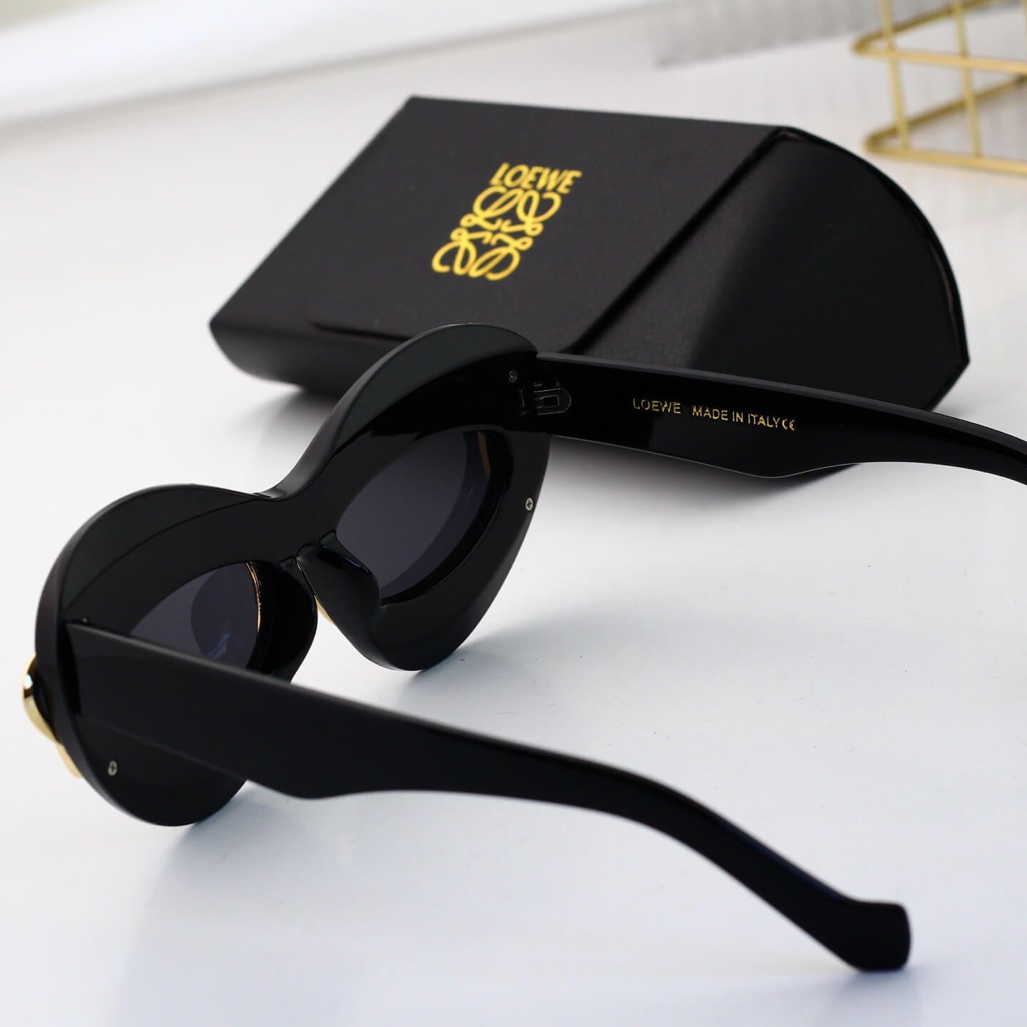 Lunettes de soleil rétro modernes à monture en cœur incrustée