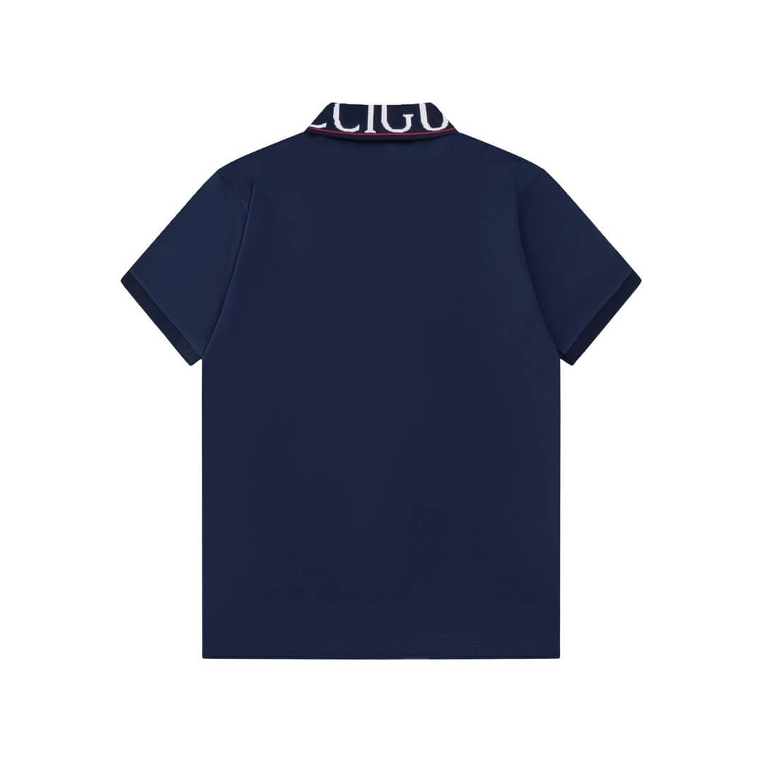 Camiseta polo con letras en el escote