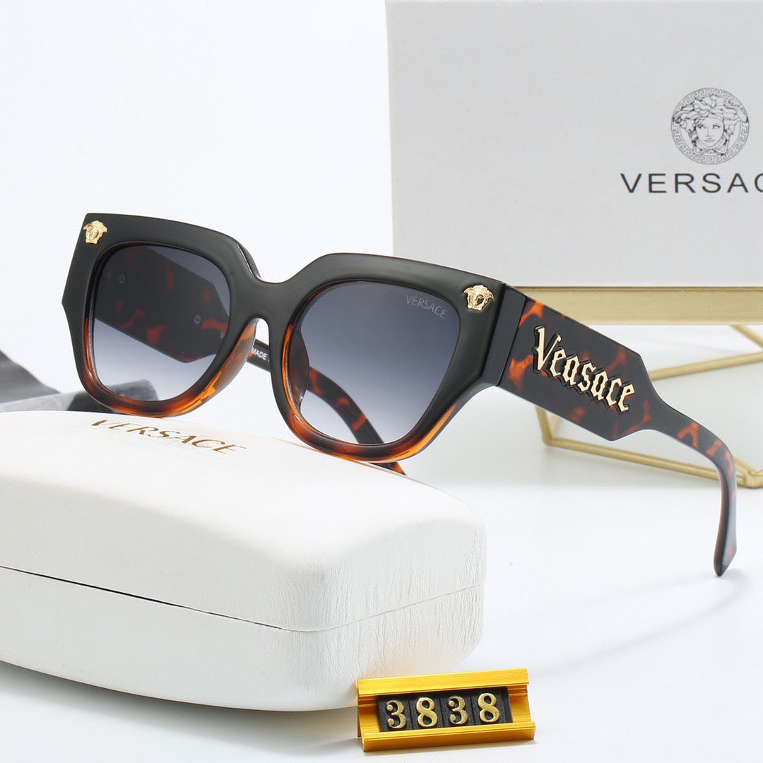 Gafas de sol con montura gruesa