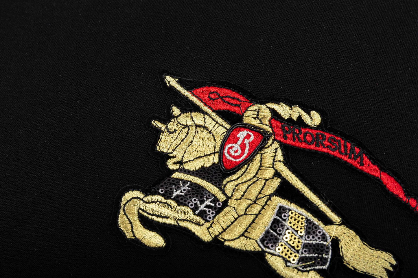 T-shirt avec motif de broderie chevalier