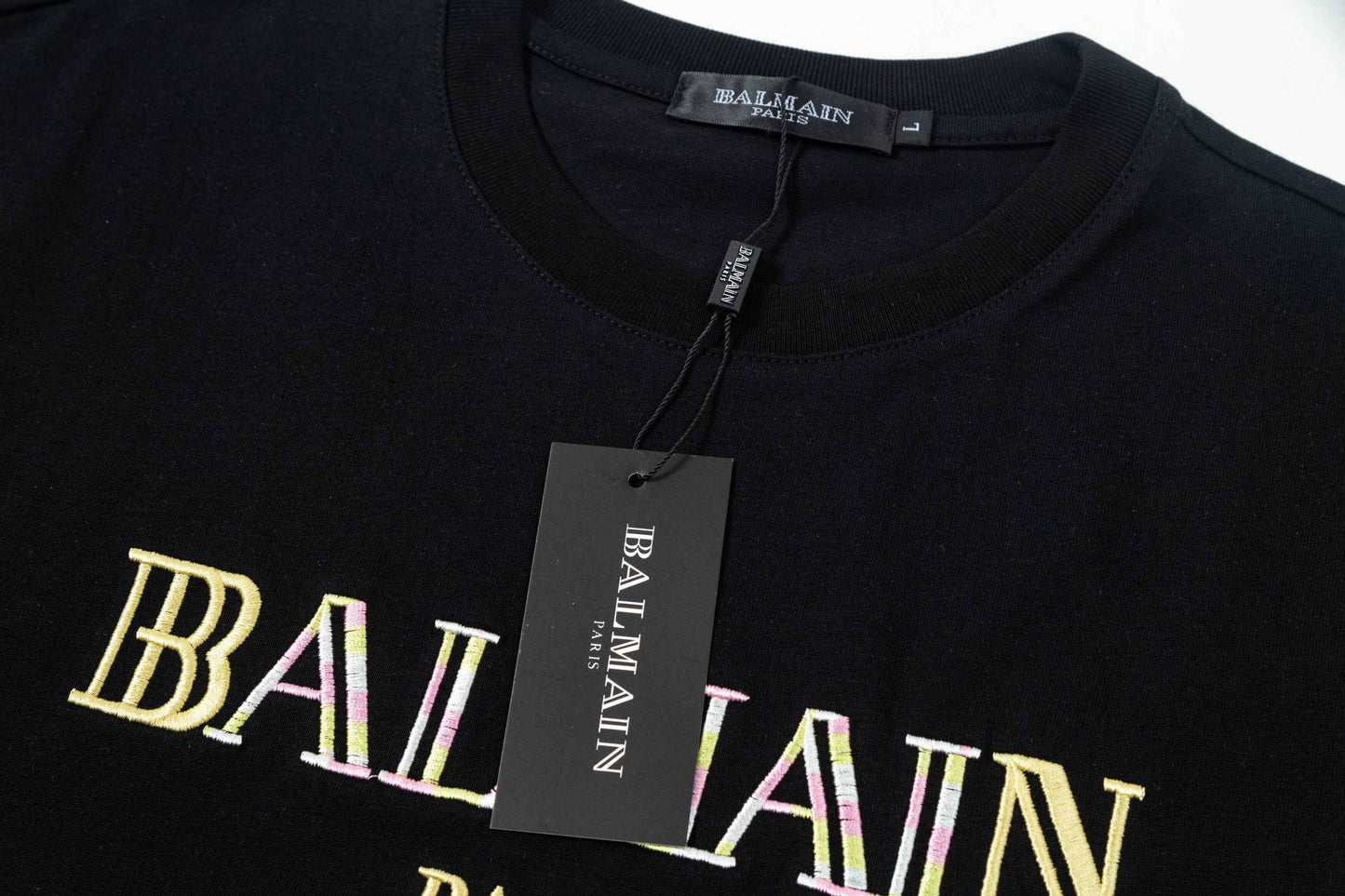 Camiseta con bordado de letras