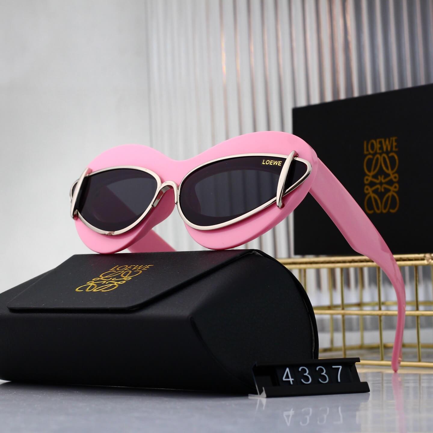 Lunettes de soleil rétro modernes à monture en cœur incrustée