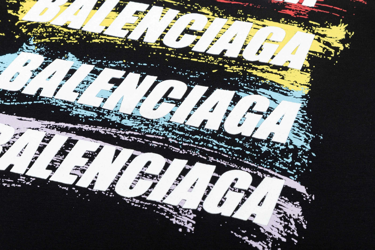 Camiseta con estampado de colores