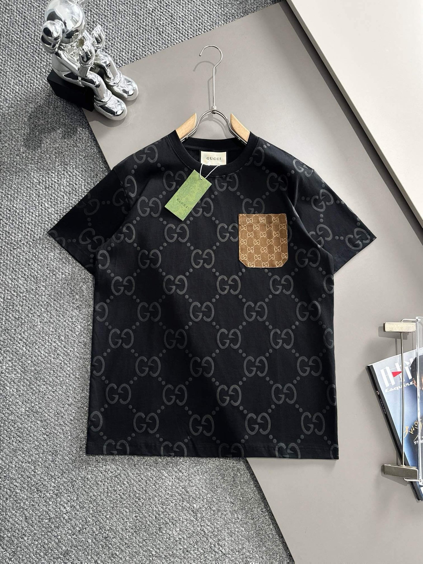 T-shirt à poche plaquée et imprimé intégral