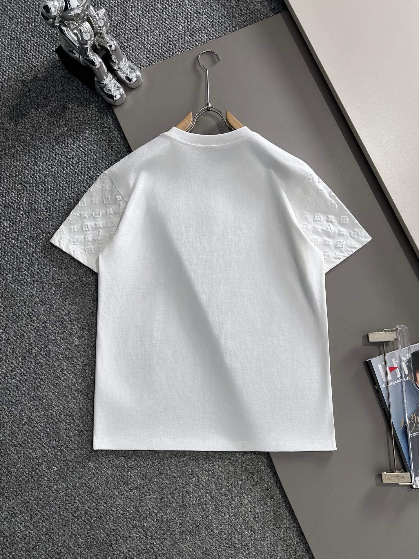 Camiseta con mangas estampadas por todas partes