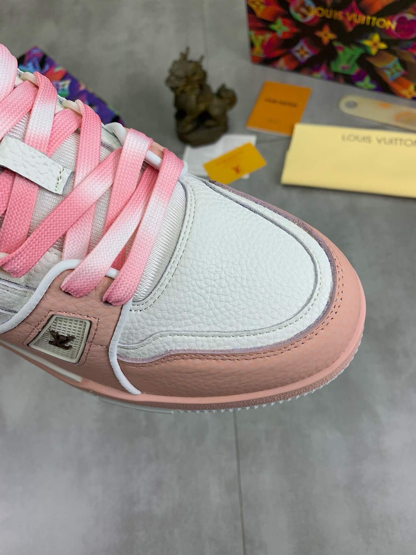 Zapatillas con cordones rosas