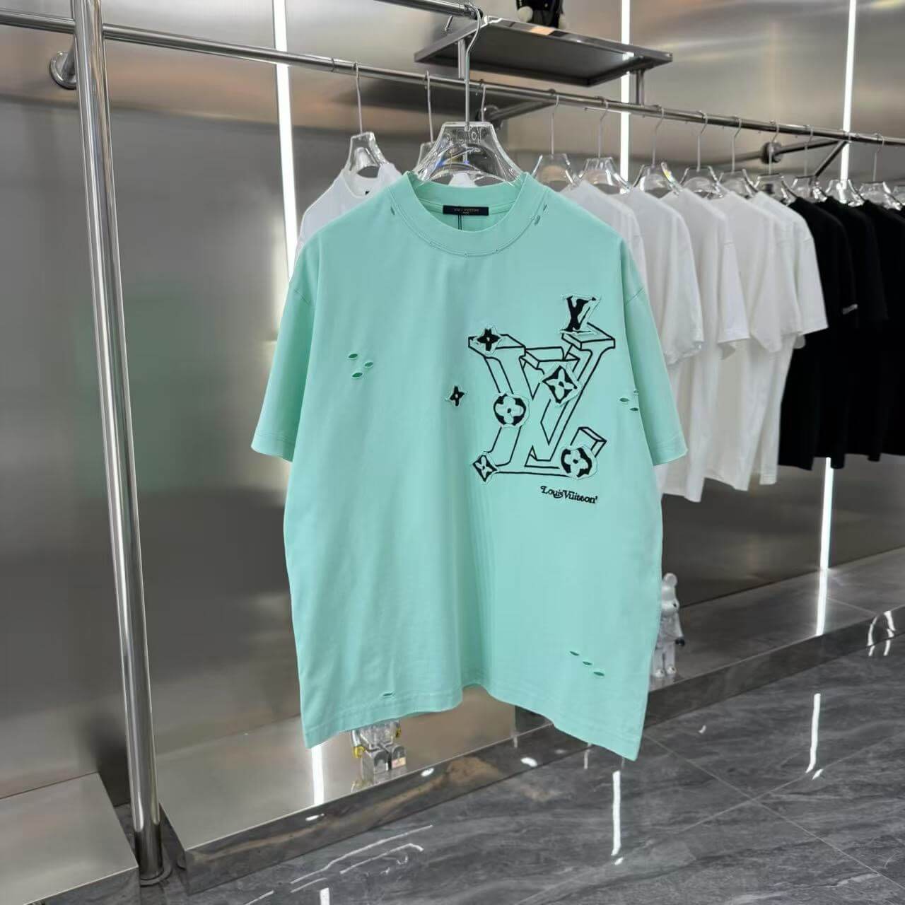 Bordado en camiseta de cuero