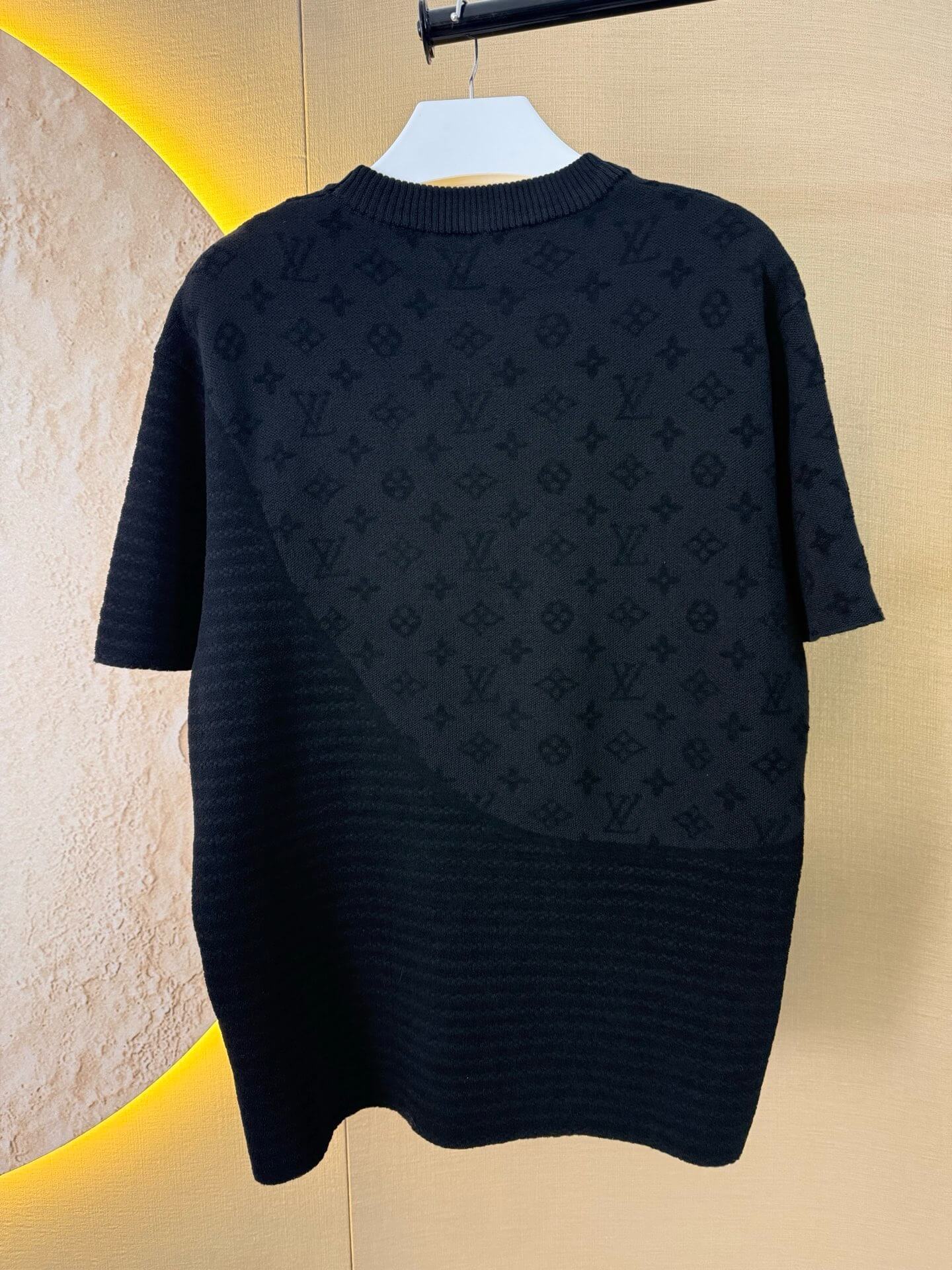 Camiseta flocada de desfile de moda