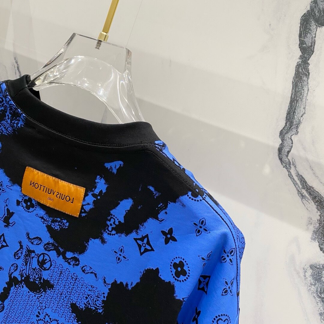 T-shirt imprimé bleu Rendering