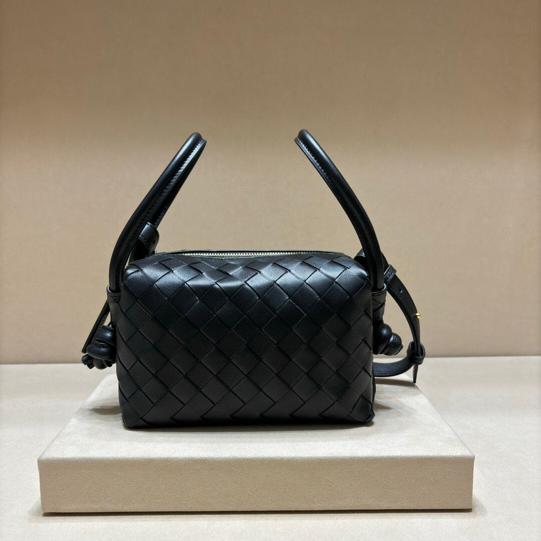 Elegante bolso de hombro de cuero tejido con hebilla de doble anilla
