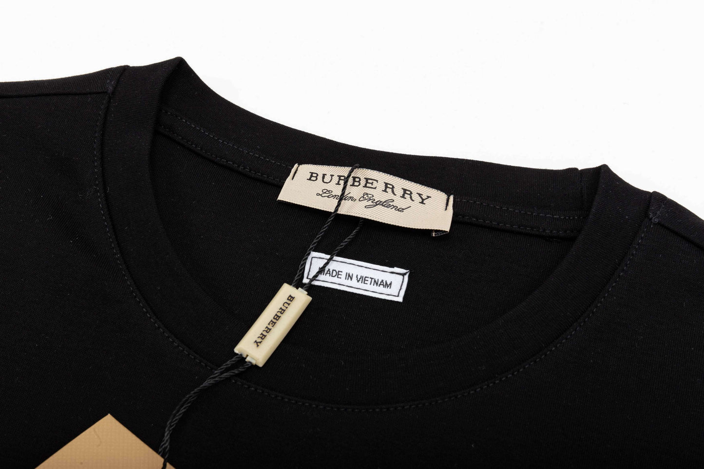 T-shirt avec motif de broderie chevalier
