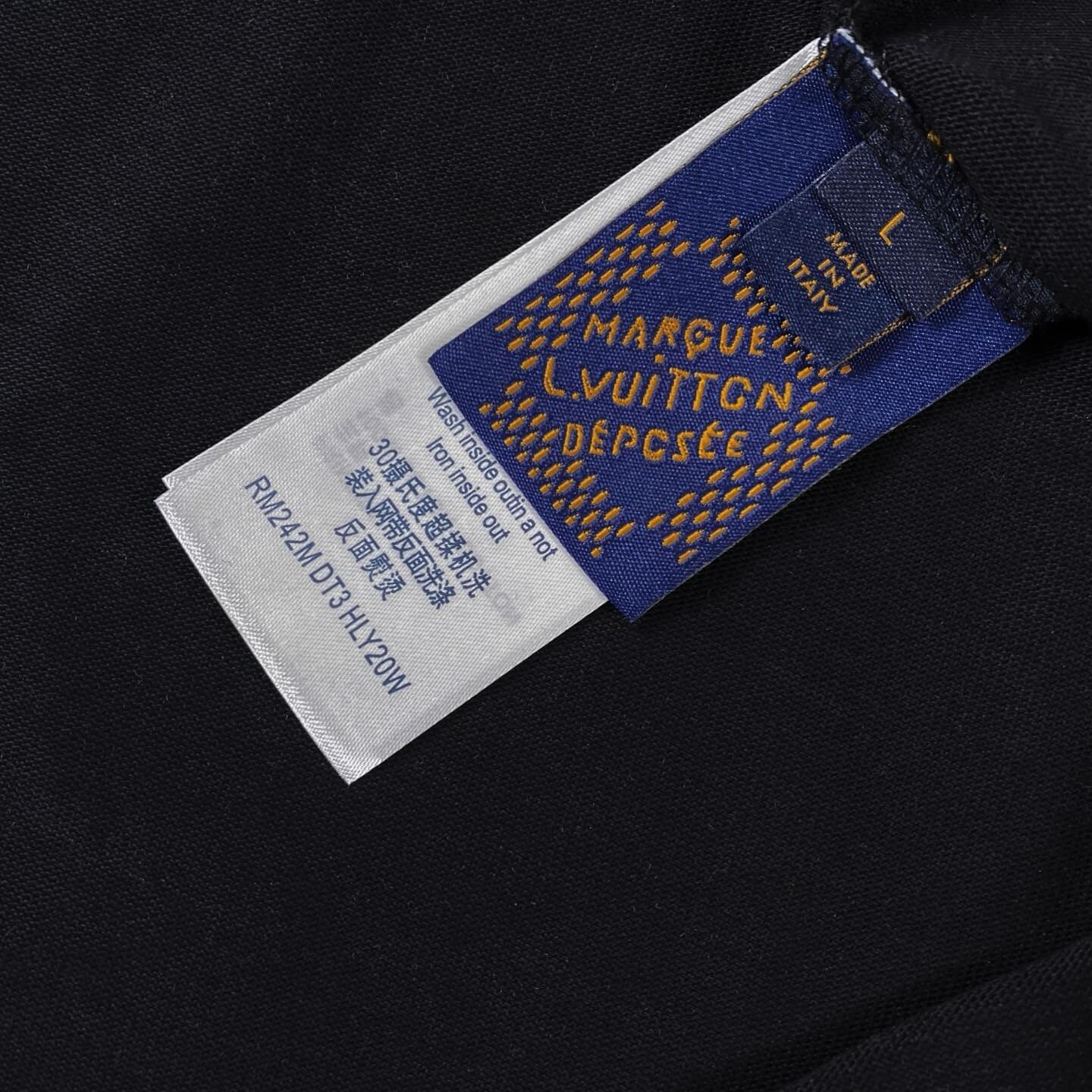 Camiseta clásica con parche de monograma