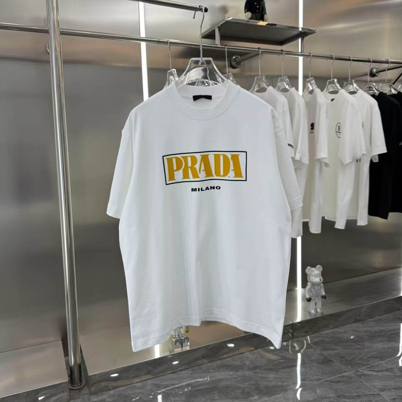 Camiseta con letras de silicona