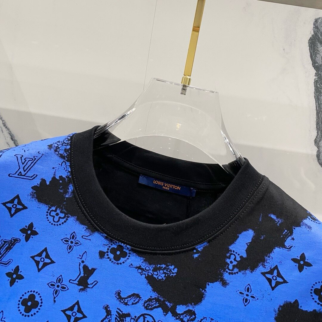 T-shirt imprimé bleu Rendering