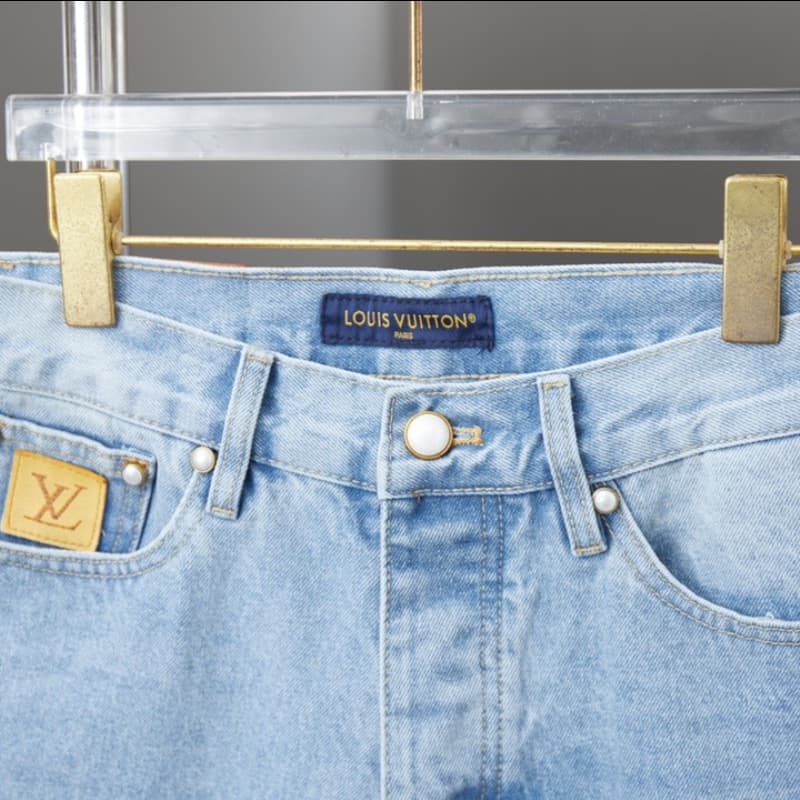 Shorts vaqueros con letras bordadas en el bolsillo