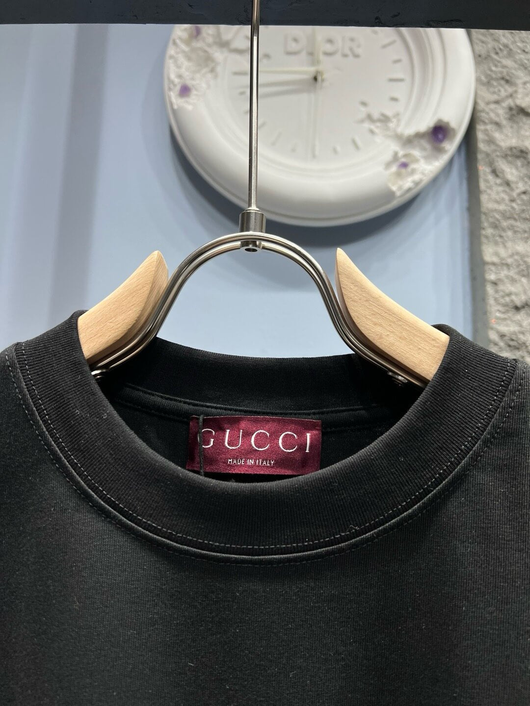 Camiseta con estampado de surfista