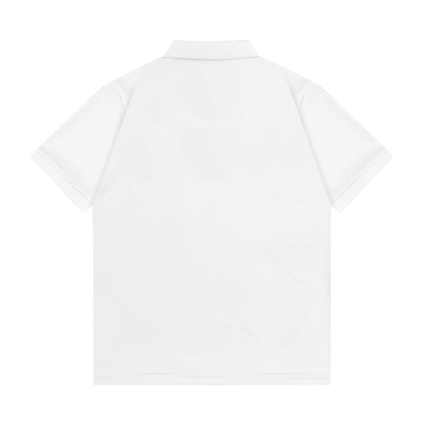 Polo con estampado de letras y cuello en contraste