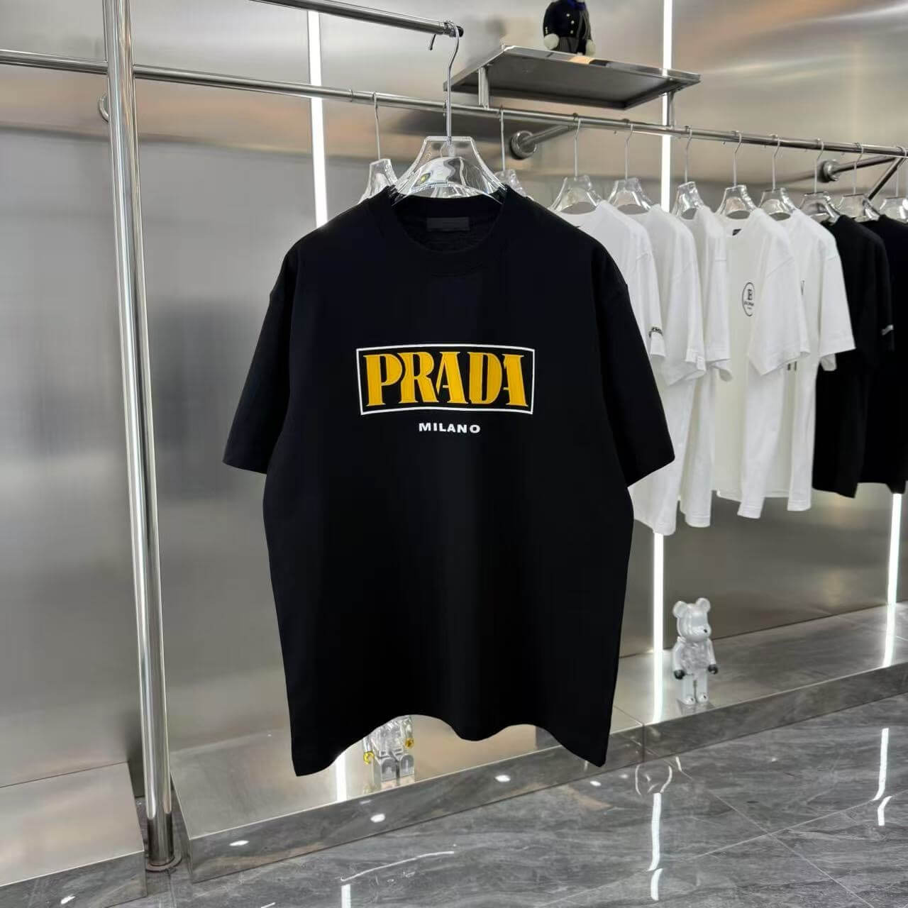 Camiseta con letras de silicona
