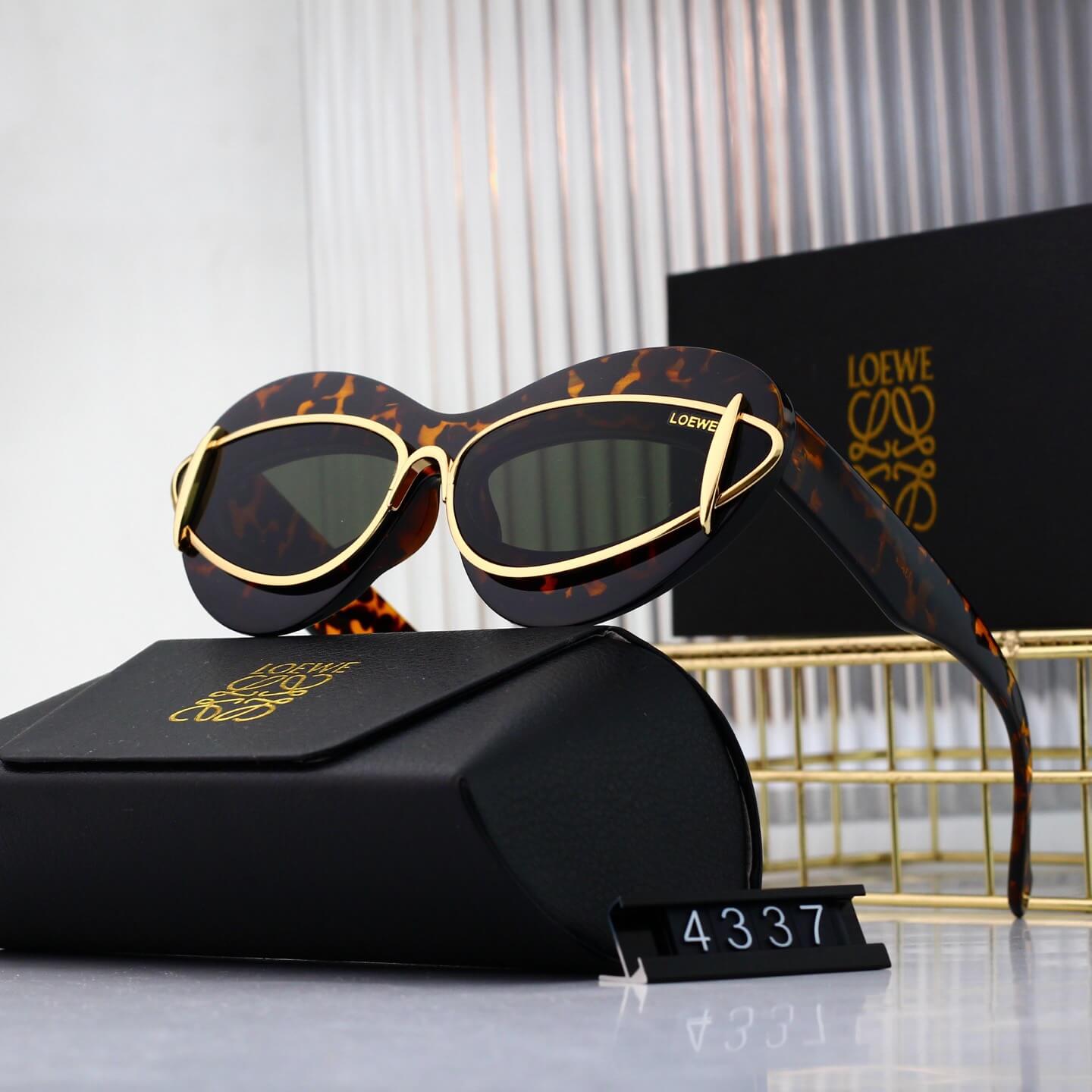 Lunettes de soleil rétro modernes à monture en cœur incrustée