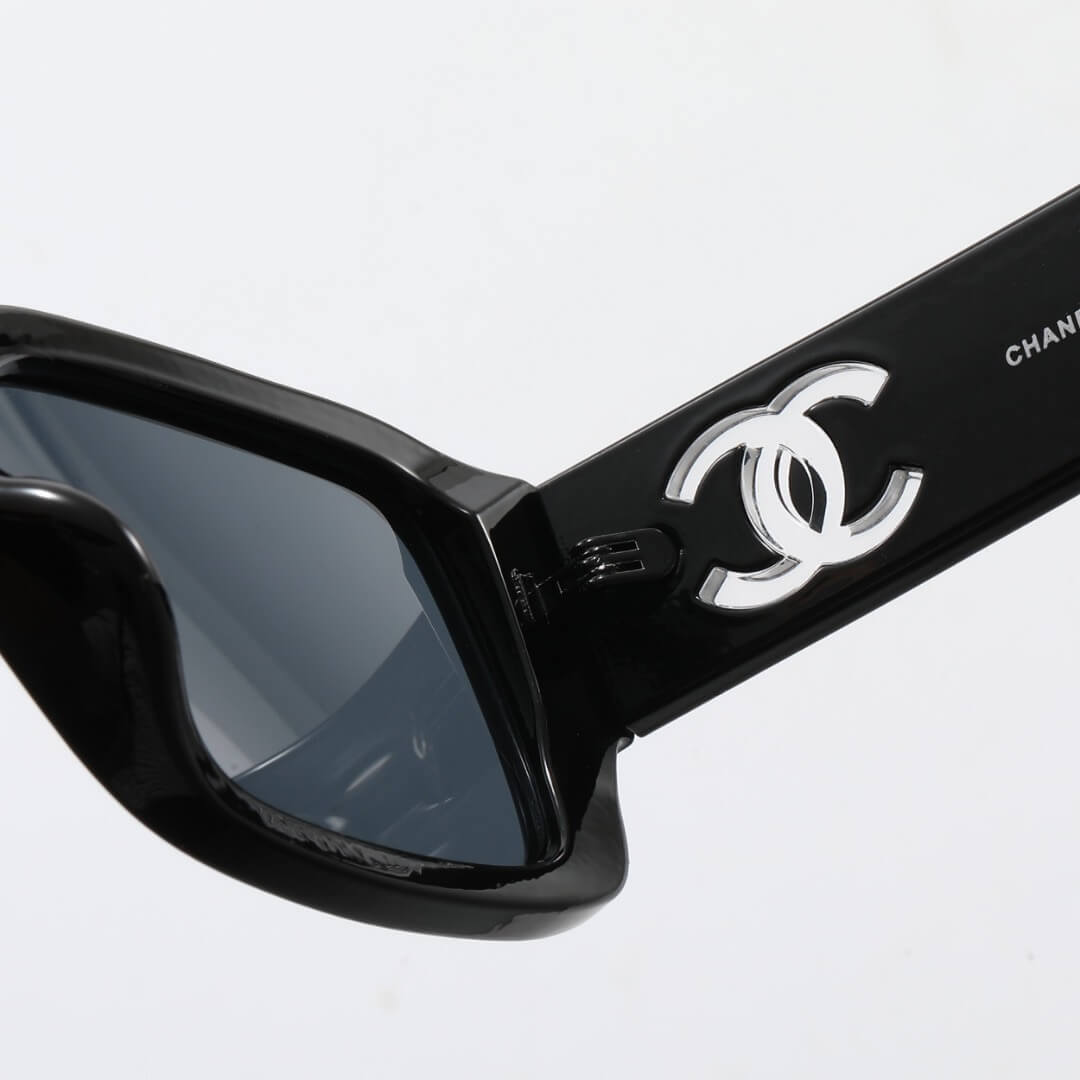 Lunettes de soleil chics transparentes à double C
