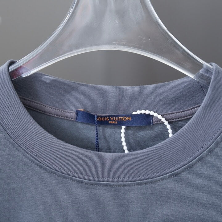 Camiseta con letras flocadas y diamantes de imitación