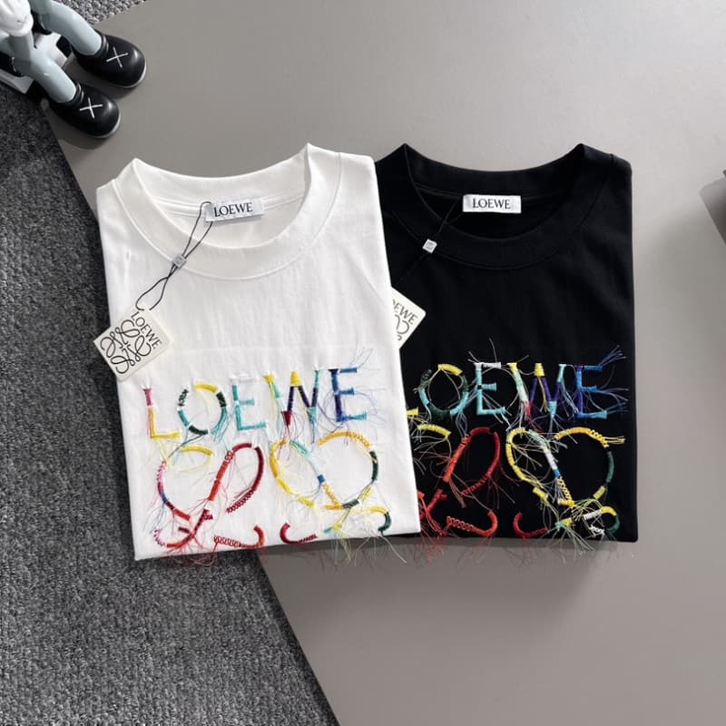 T-shirt brodé à franges arc-en-ciel