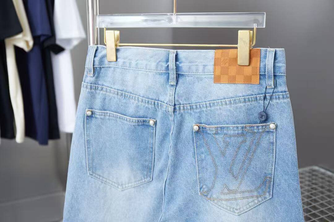 Vaqueros clásicos bordados